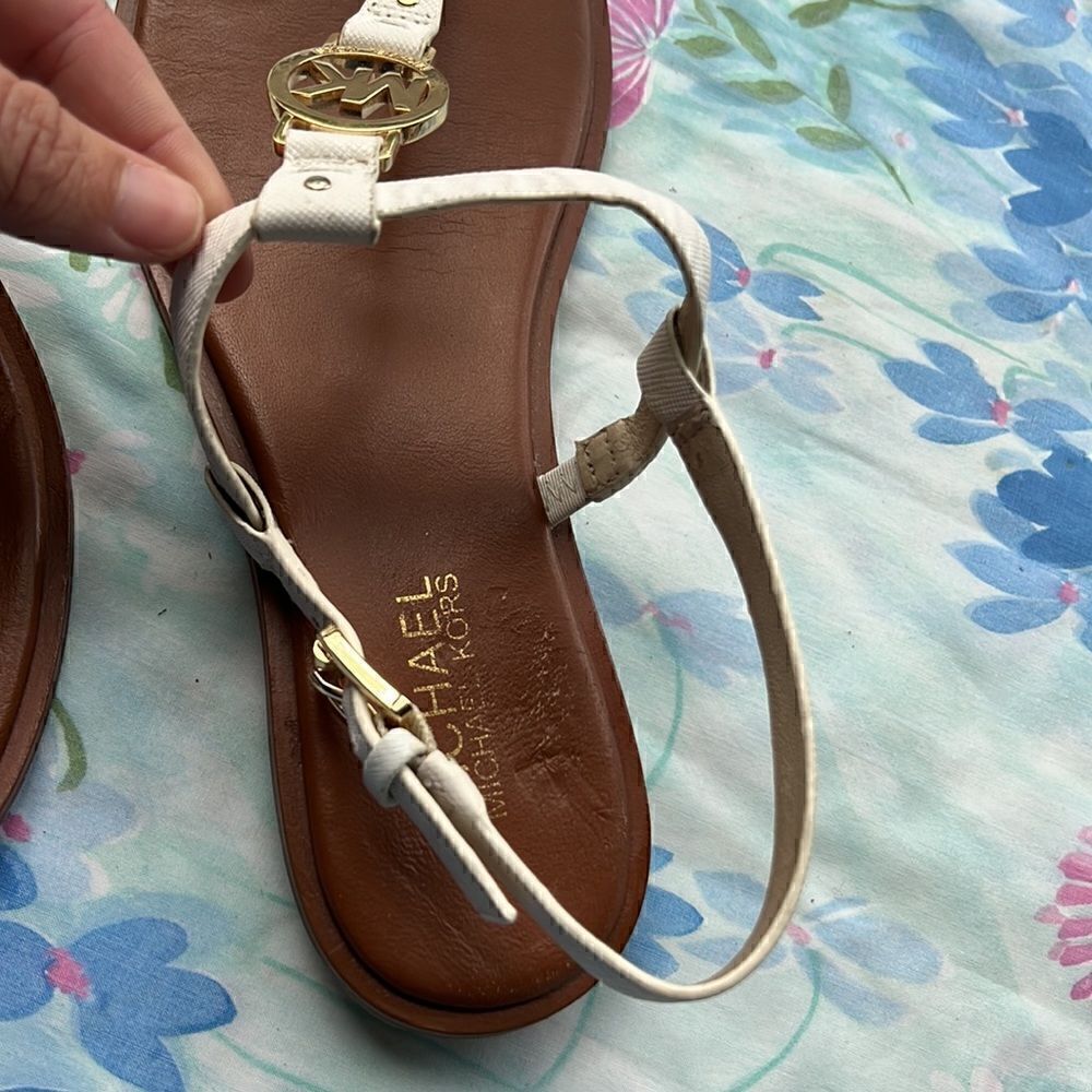 Michael Kors White Leather Logo Sandals Thongs - Picture 7 of 12